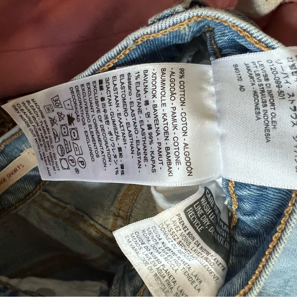 Levi’s Premium Ribcage Shorts - Picture 3 of 4